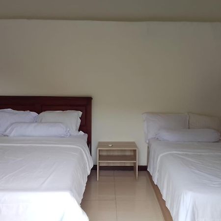 Pesona Bali Room And Restaurant Labuan Bajo Esterno foto