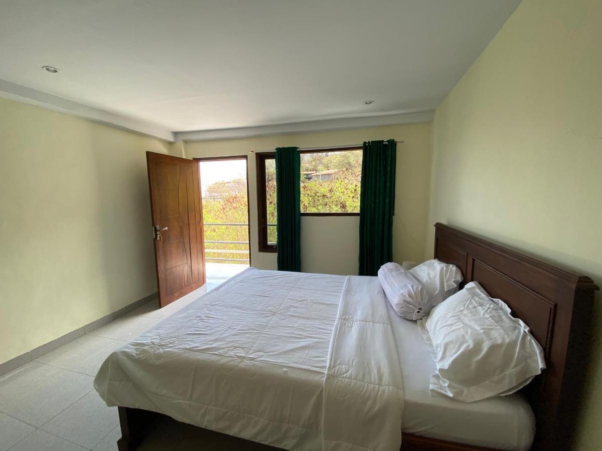 Pesona Bali Room And Restaurant Labuan Bajo Esterno foto