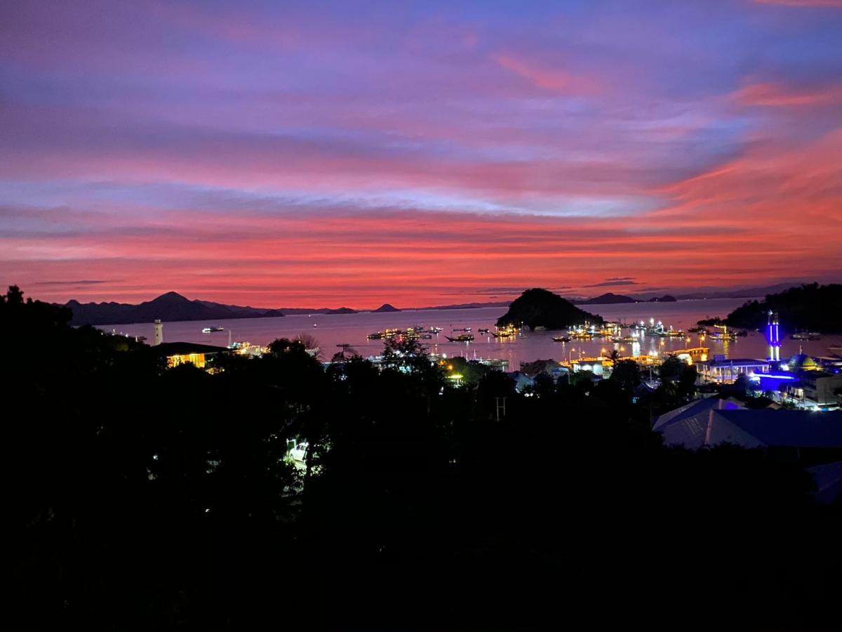 Pesona Bali Room And Restaurant Labuan Bajo Esterno foto