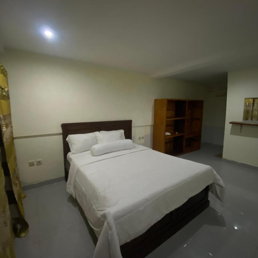 Pesona Bali Room And Restaurant Labuan Bajo Esterno foto