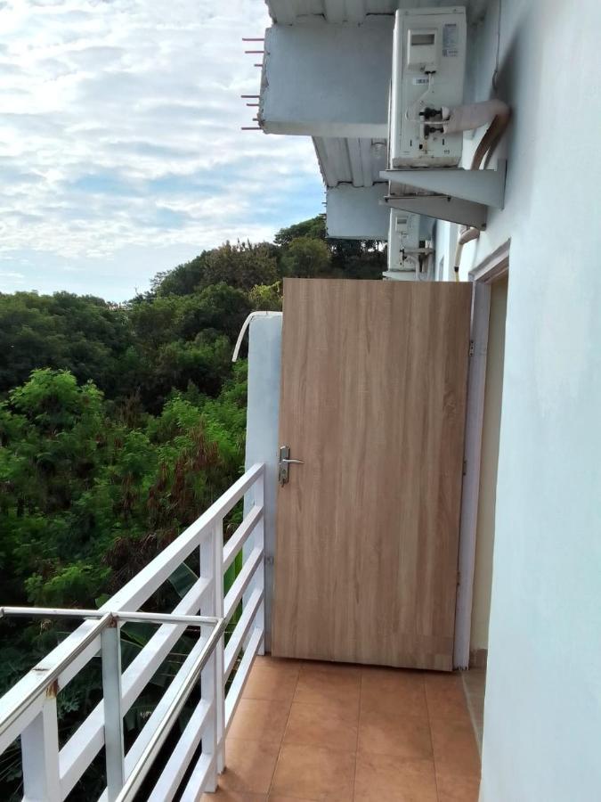 Pesona Bali Room And Restaurant Labuan Bajo Esterno foto