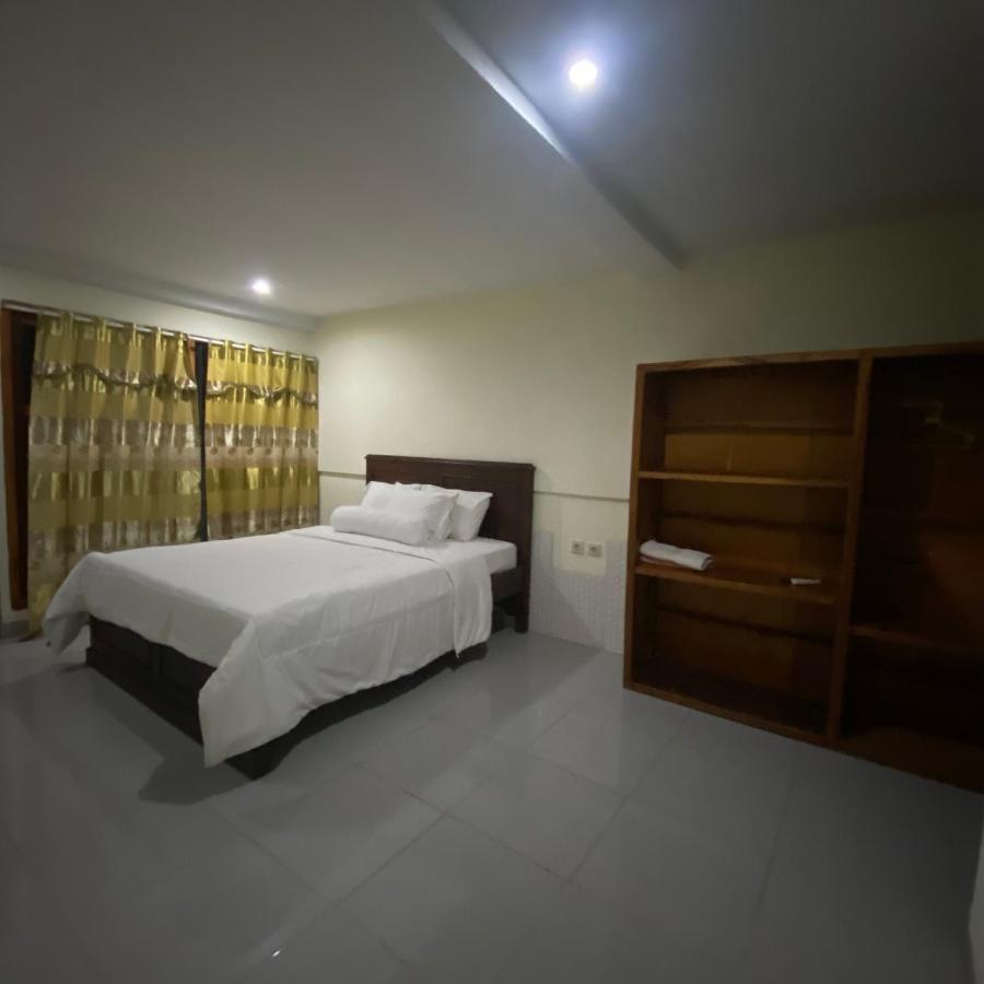 Pesona Bali Room And Restaurant Labuan Bajo Esterno foto