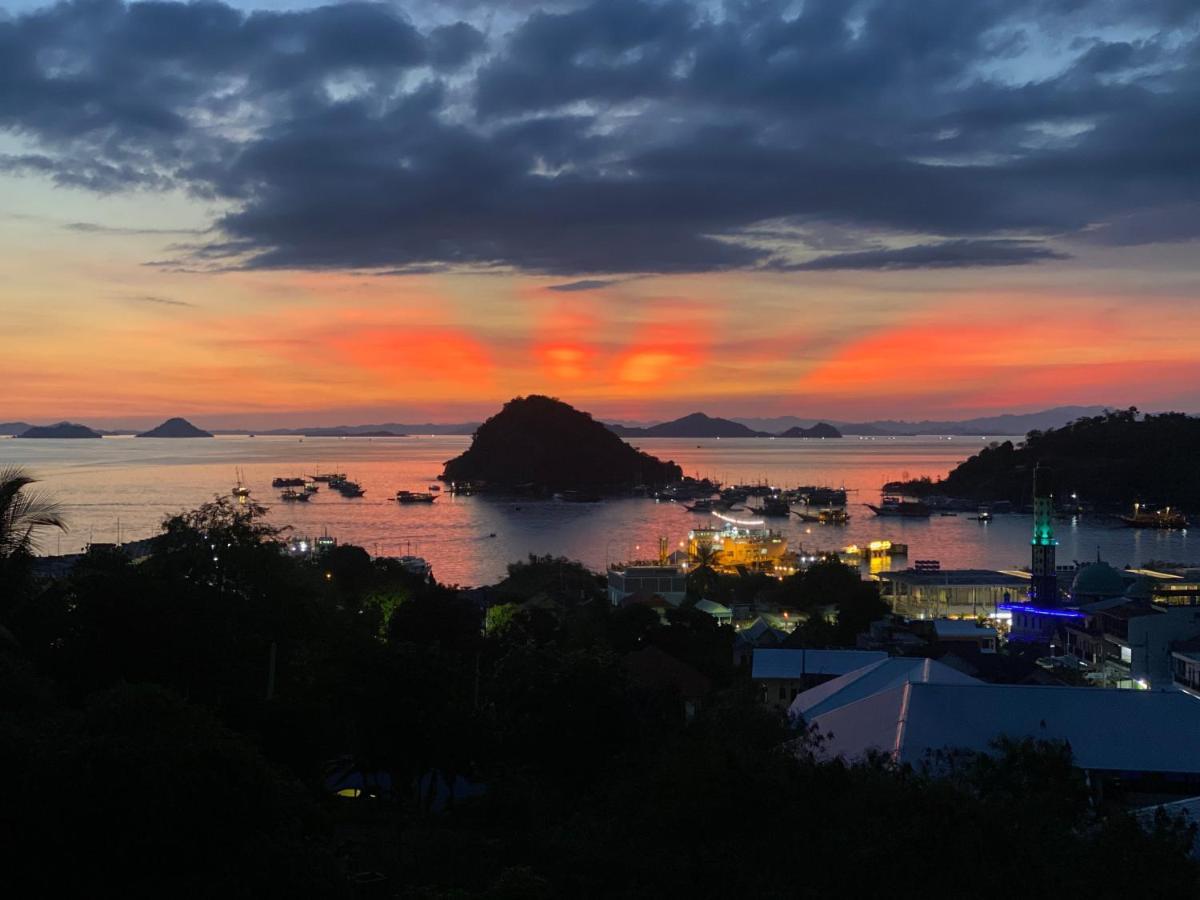 Pesona Bali Room And Restaurant Labuan Bajo Esterno foto