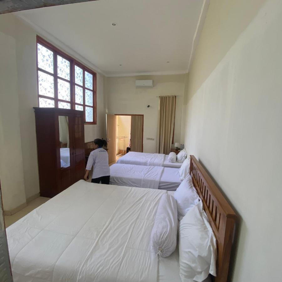 Pesona Bali Room And Restaurant Labuan Bajo Esterno foto