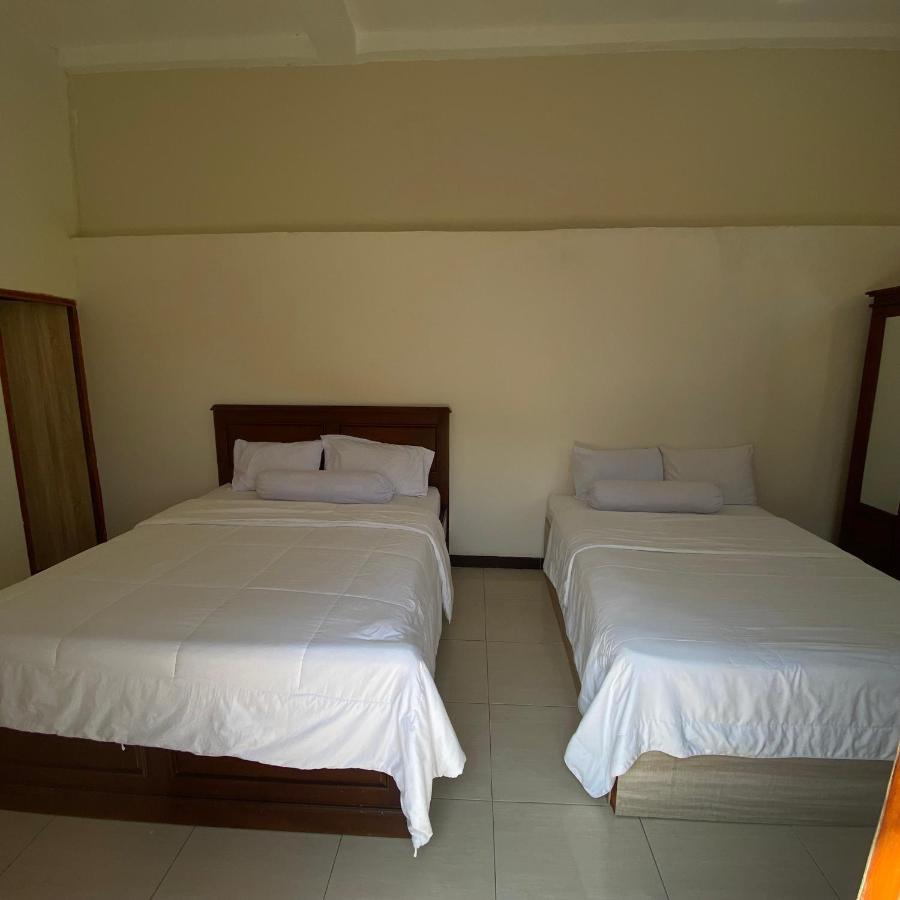 Pesona Bali Room And Restaurant Labuan Bajo Esterno foto