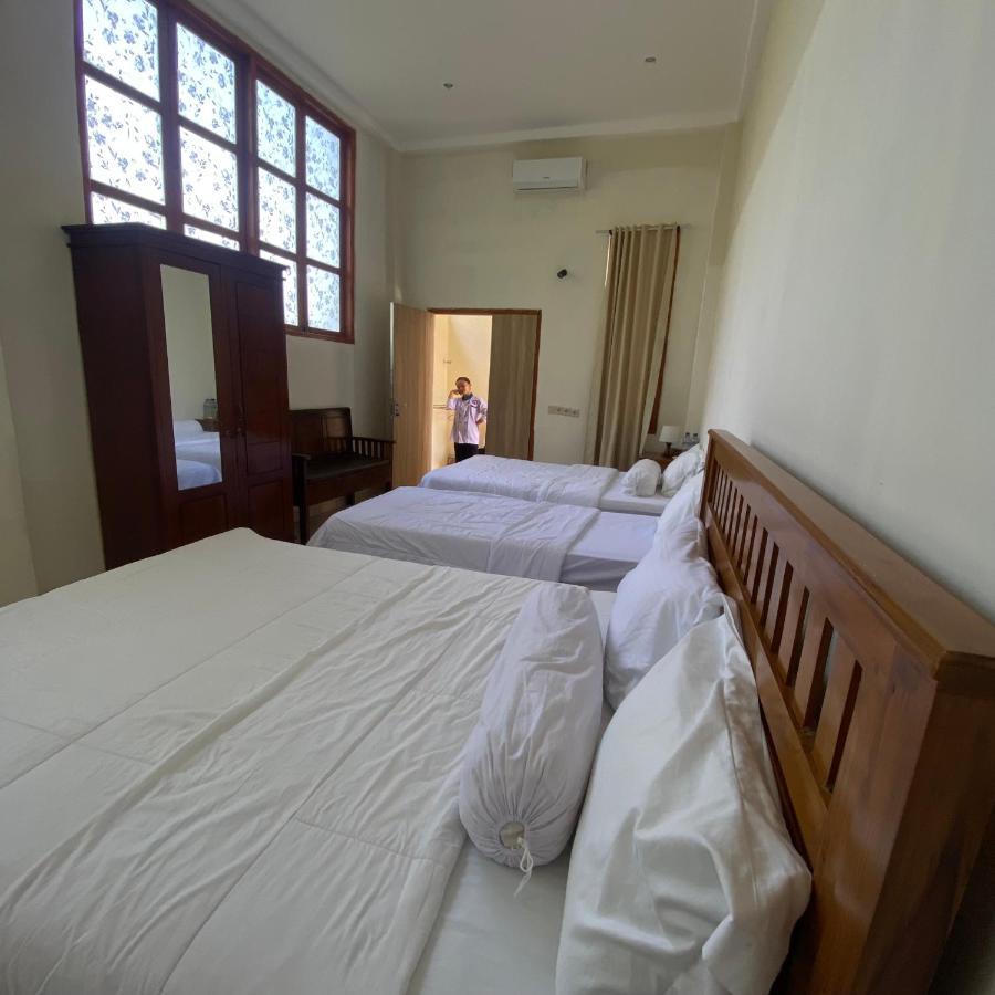 Pesona Bali Room And Restaurant Labuan Bajo Esterno foto