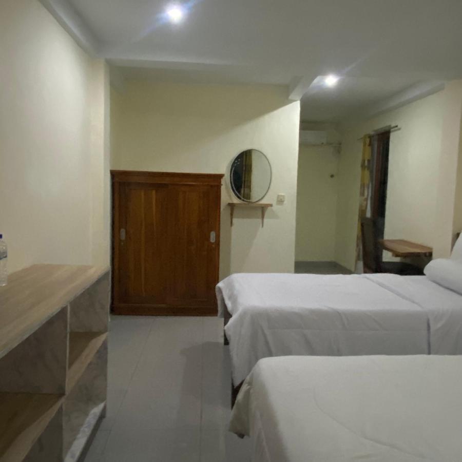 Pesona Bali Room And Restaurant Labuan Bajo Esterno foto