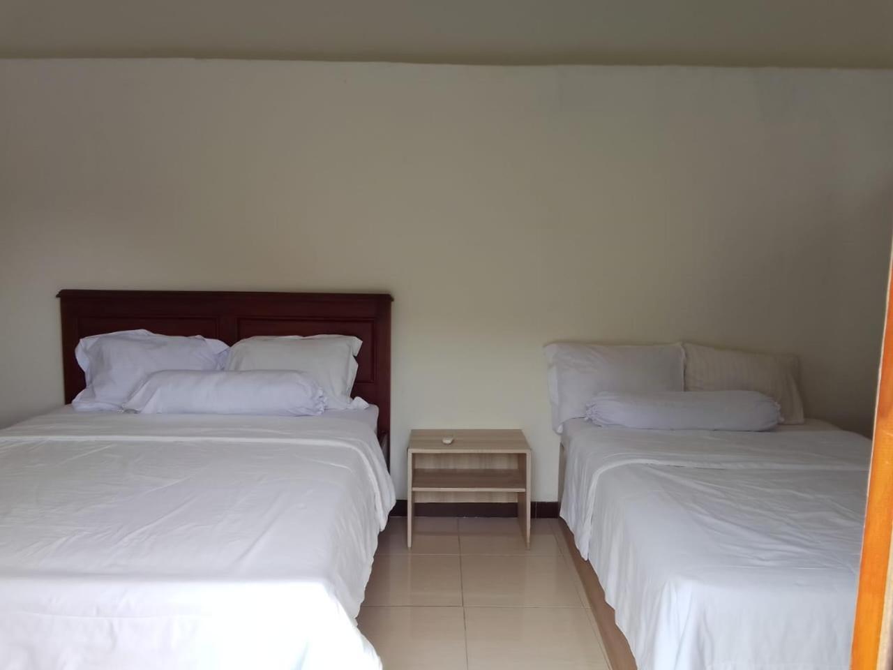 Pesona Bali Room And Restaurant Labuan Bajo Esterno foto